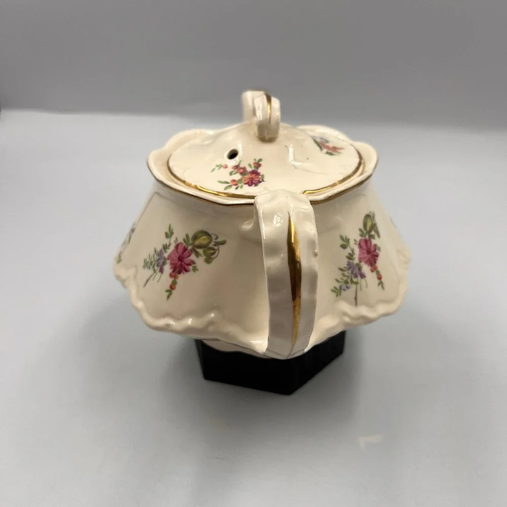 Hutschenreuther Selb Bavaria Priscilla Teapot German Porcelain Floral Gold Trim